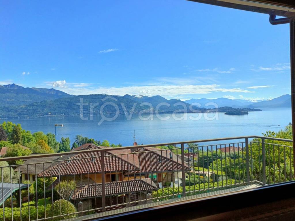 casa indipendente in vendita a Baveno