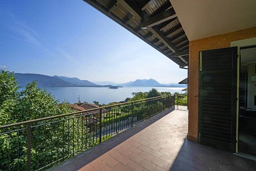 casa indipendente in vendita a Baveno