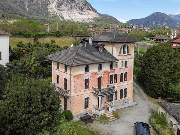 casa indipendente in vendita a Baveno