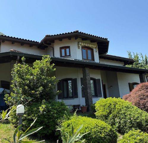 casa indipendente in vendita a Baveno in zona Feriolo