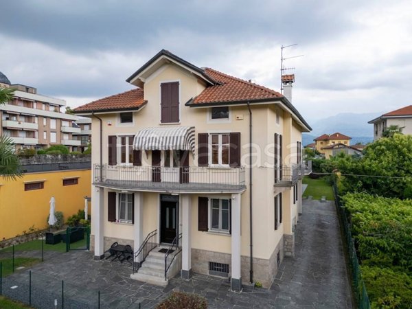 casa indipendente in vendita a Baveno