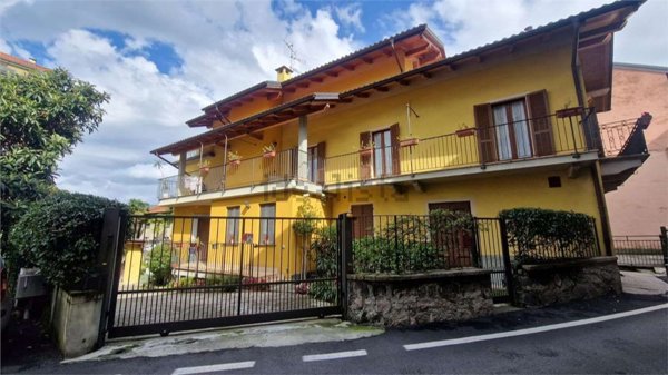 casa indipendente in vendita a Baveno
