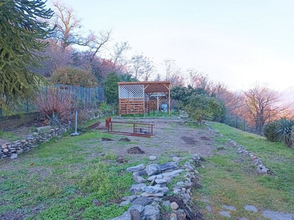 casa indipendente in vendita a Baveno