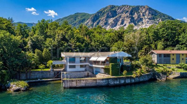 casa indipendente in vendita a Baveno