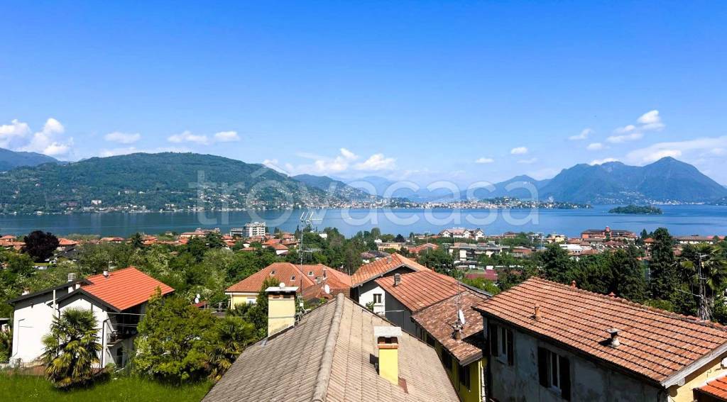 casa indipendente in vendita a Baveno