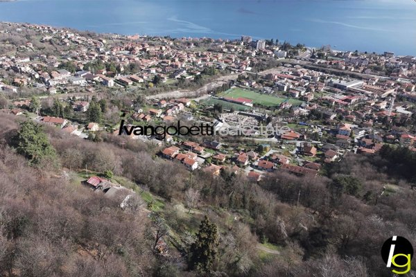 casa indipendente in vendita a Baveno