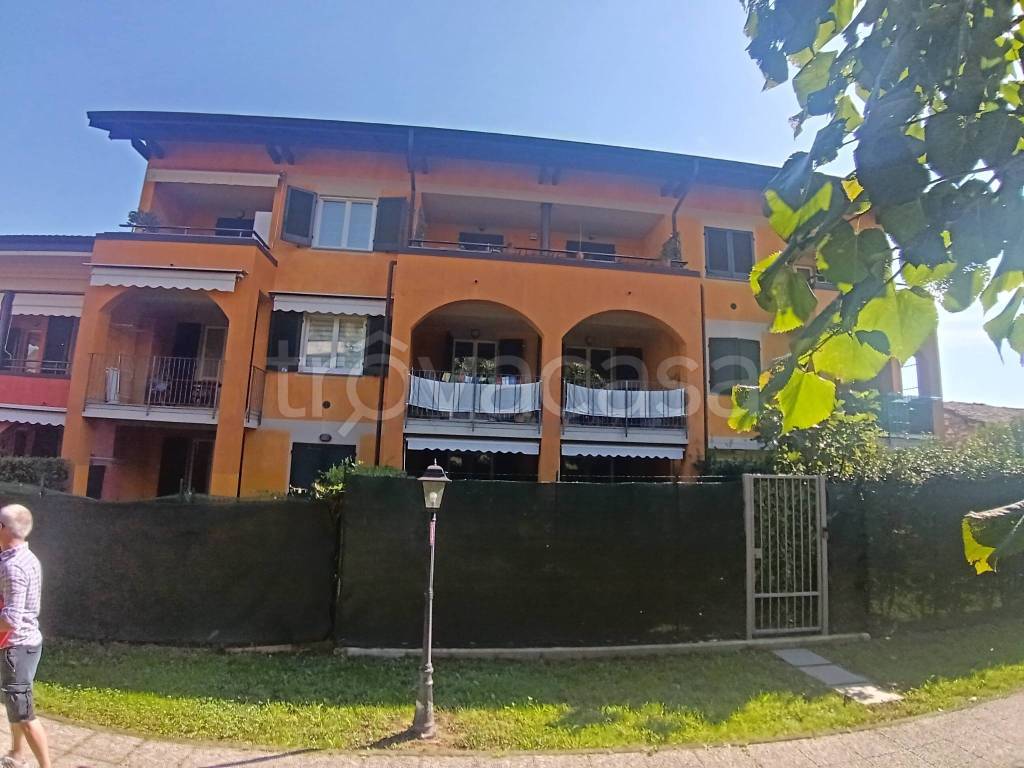 appartamento in vendita a Baveno in zona Oltrefiume