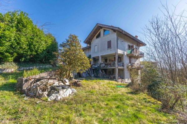 casa semindipendente in vendita a Baveno