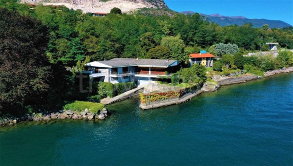 casa indipendente in vendita a Baveno