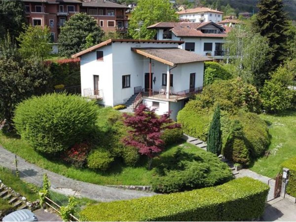 casa indipendente in vendita a Baveno