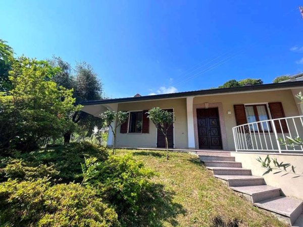 casa indipendente in vendita a Baveno