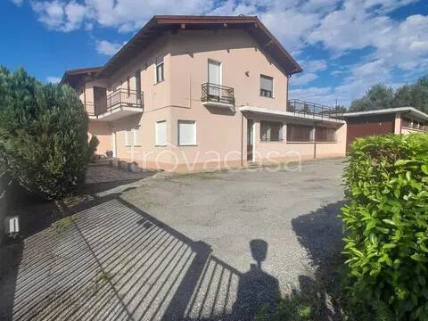 locale commerciale in vendita a Baveno in zona Feriolo