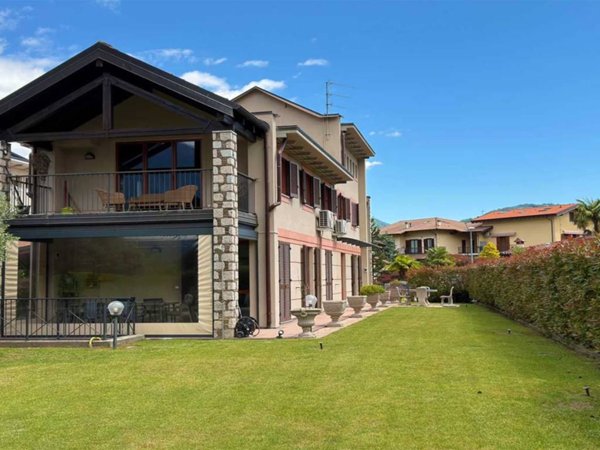 casa indipendente in vendita a Baveno in zona Feriolo