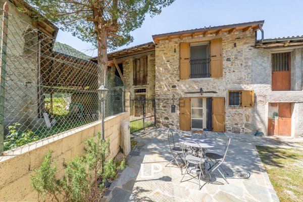 casa indipendente in vendita a Baveno in zona Feriolo