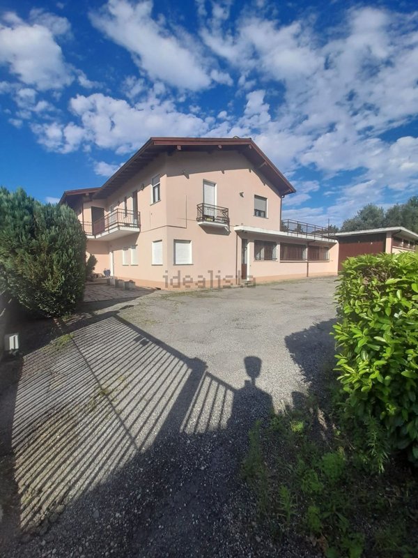 intera palazzina in vendita a Baveno in zona Feriolo