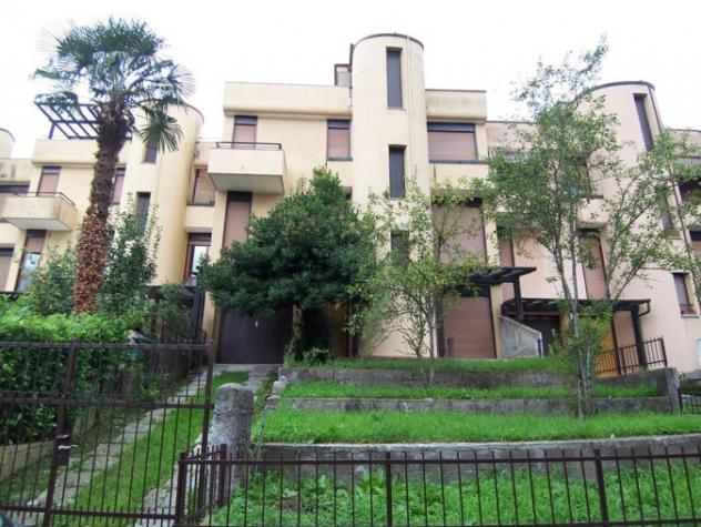 casa indipendente in vendita a Baveno