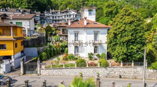 casa indipendente in vendita a Baveno in zona Romanico