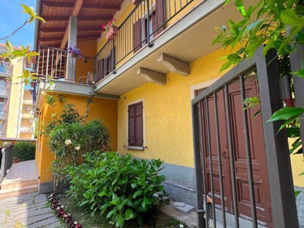 casa indipendente in vendita a Baveno