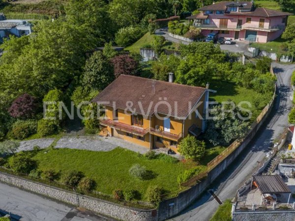 casa indipendente in vendita a Baveno in zona Romanico