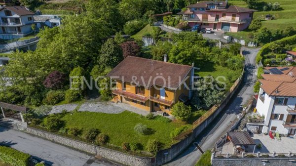 casa indipendente in vendita a Baveno in zona Loita