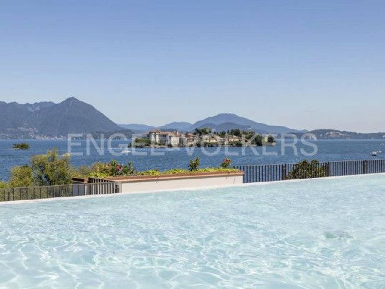 appartamento in vendita a Baveno in zona Loita