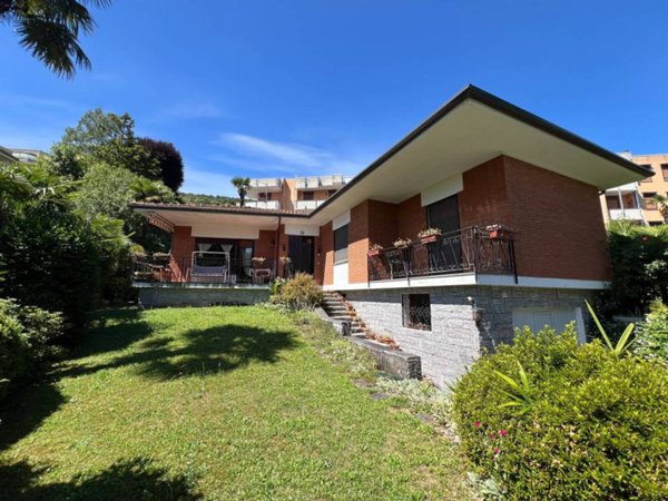 casa indipendente in vendita a Baveno