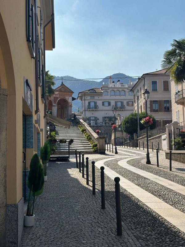 pentavano in vendita a Baveno in zona Oltrefiume
