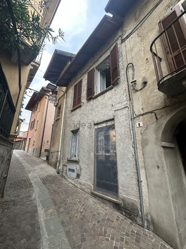 casa indipendente in vendita a Baveno in zona Romanico