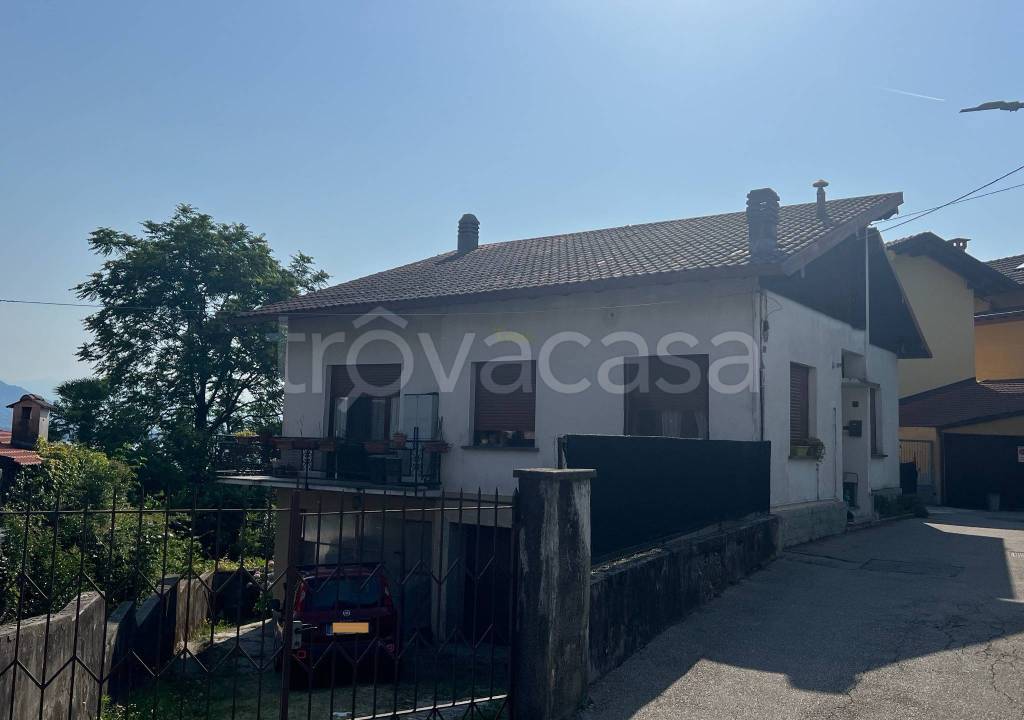 casa indipendente in vendita a Baveno in zona Romanico