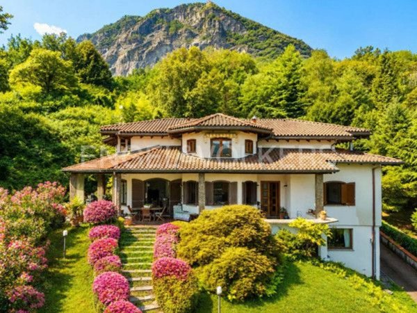 casa indipendente in vendita a Baveno in zona Feriolo