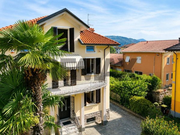 casa indipendente in vendita a Baveno in zona Romanico