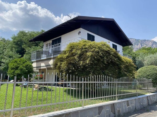 casa indipendente in vendita a Baveno in zona Oltrefiume