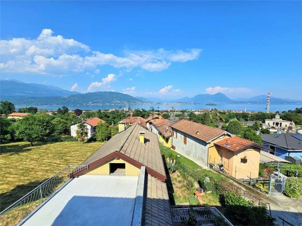 casa indipendente in vendita a Baveno in zona Loita