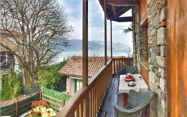 casa indipendente in vendita a Baveno in zona Loita