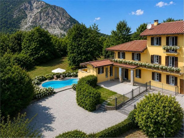 casa indipendente in vendita a Baveno in zona Feriolo