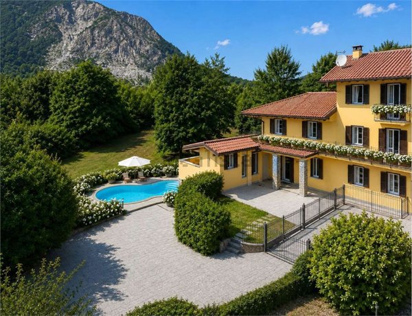 casa indipendente in vendita a Baveno in zona Feriolo