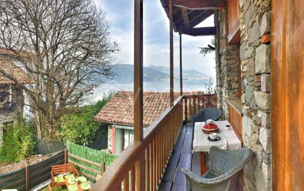 casa indipendente in vendita a Baveno in zona Loita