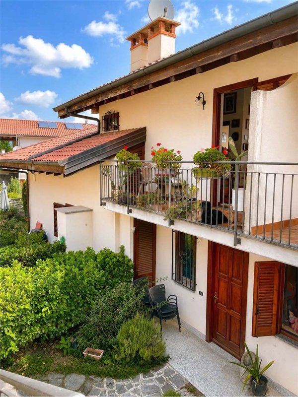 appartamento in vendita a Baveno in zona Oltrefiume
