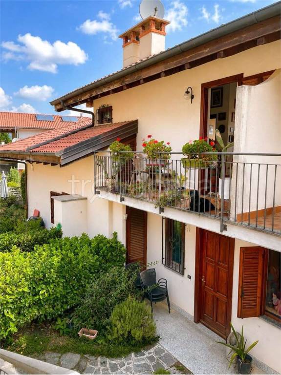 appartamento in vendita a Baveno in zona Oltrefiume