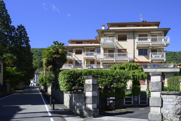 appartamento in vendita a Baveno in zona Loita