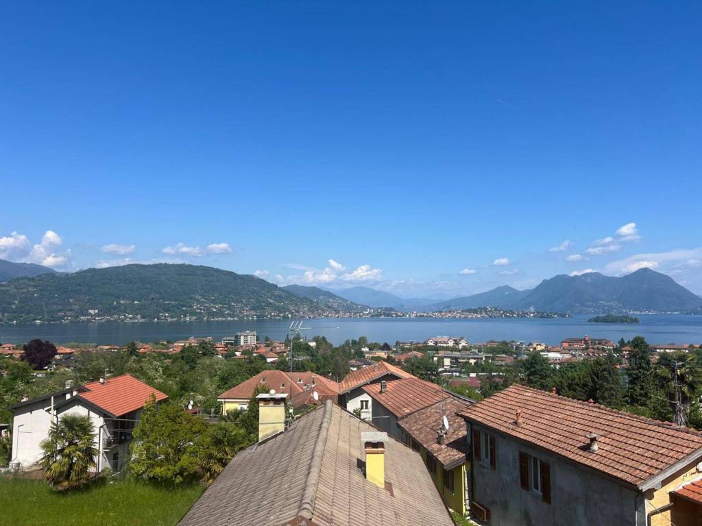 casa indipendente in vendita a Baveno in zona Oltrefiume