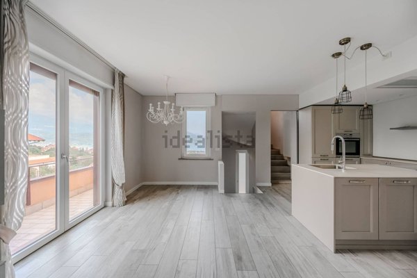 casa indipendente in vendita a Baveno in zona Oltrefiume