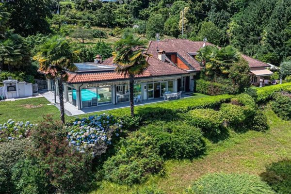 casa indipendente in vendita a Baveno in zona Loita