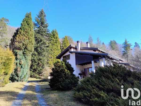 casa indipendente in vendita a Bee in zona Albagnano