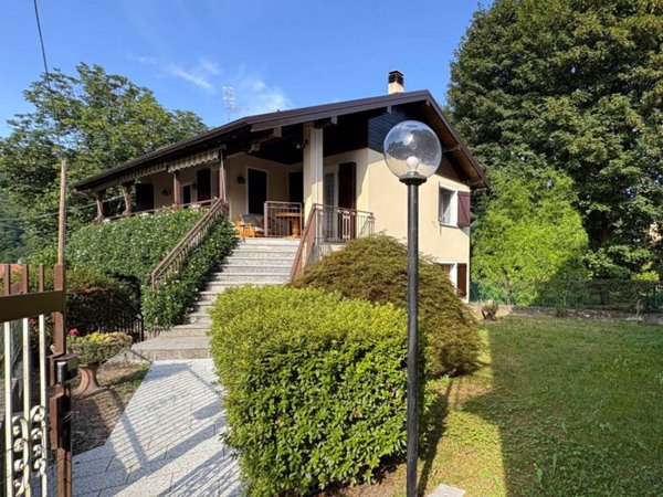 casa indipendente in vendita a Bee in zona Albagnano