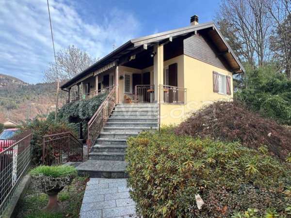 casa indipendente in vendita a Bee in zona Albagnano