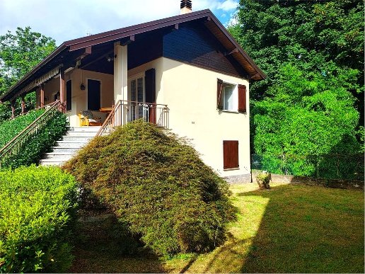 casa indipendente in vendita a Bee in zona Albagnano