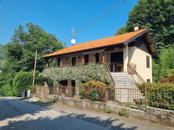 casa indipendente in vendita a Bee in zona Roncaccio