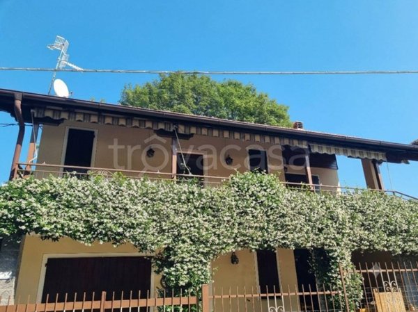 casa indipendente in vendita a Bee in zona Albagnano