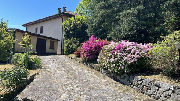 casa indipendente in vendita a Bee in zona Roncaccio